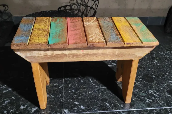 Banquinho de Madeira Rústico 