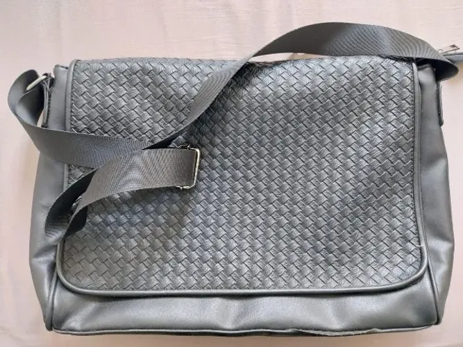 Bolsa tiracolo preta