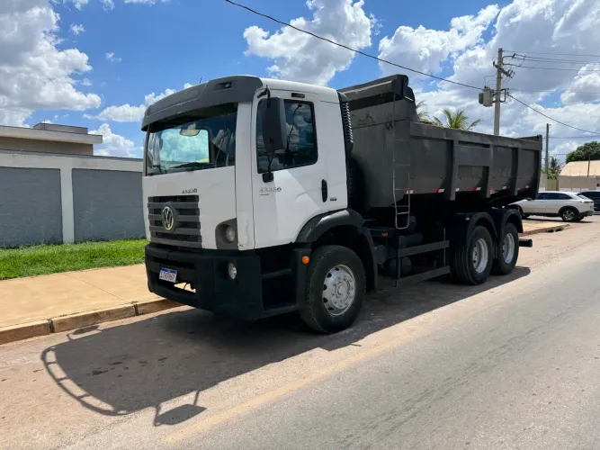 Locação de caminhão Caçamba Trucado