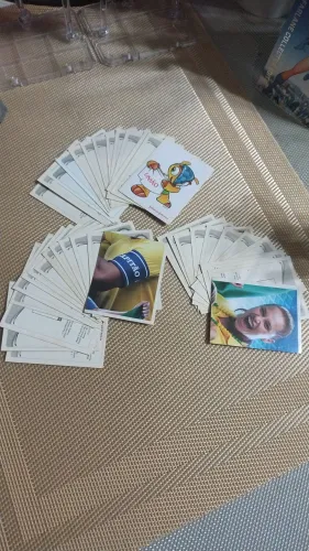 Lote de 28 figurinhas Copa do Mundo 2014 3 reveladas 25 aleatórias nenhuma repetida