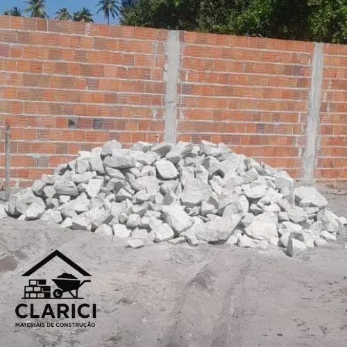 Materiais de construção, tijolo telha colônial, areia grossa pedra brita e arisco 