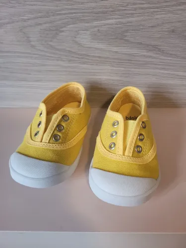 Tênis infantil amarelo