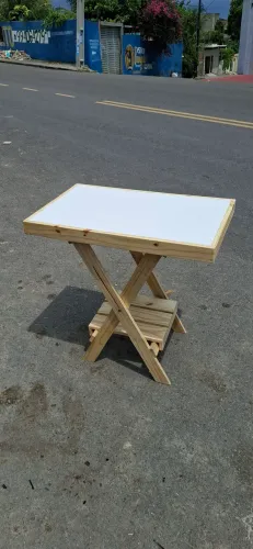 Mesa desmontável 