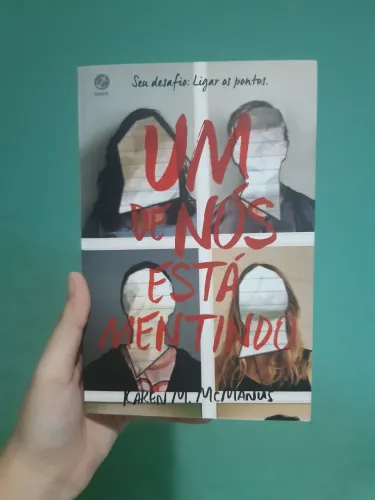 Um de Nós Está Mentindo - Livro