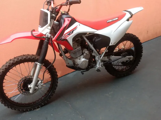 Xr 200 de trilha