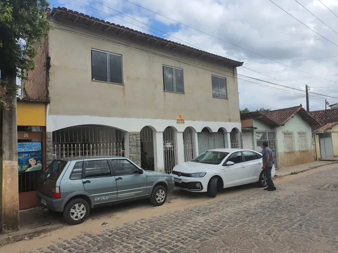 Casa grande em Teixeira de Freitas, próxima ao centro - Excelente oportunidade!