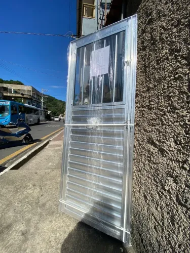 PORTA ALÚMINO COM JANELINHA E GRADE 60CM 70CM 80CM