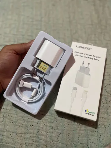 Carregador de iPhone 25w bom 
