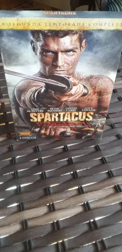 Spartacus: Vingança - 2ª Temporada Completa (DVD) com 'Com 4 Mídias'