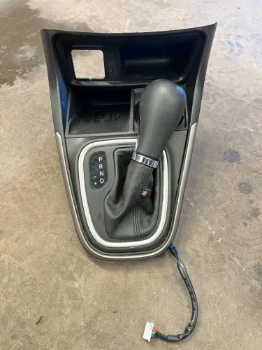 Acabamento Do Câmbio Fiat Strada Automático Com Manopla E Couro Original 
