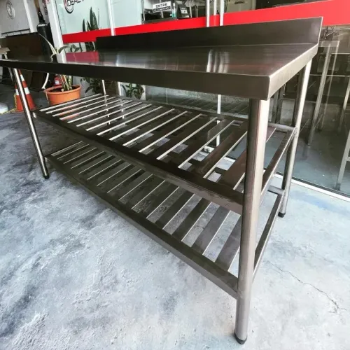 Mesa industrial em Inox 304 - com 2 prateleiras gradeadas