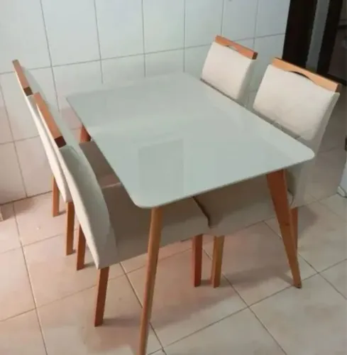 Mesa de Jantar unno com 4 Cadeiras madeira macica