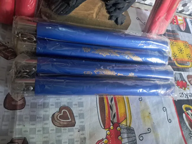 Nunchaku Azul e vermelho com Detalhes Dourados