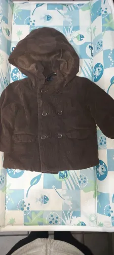 Casaco de bebê com capuz