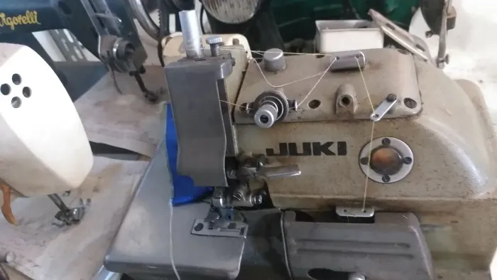 Máquina de Costura Industrial Juki overloque