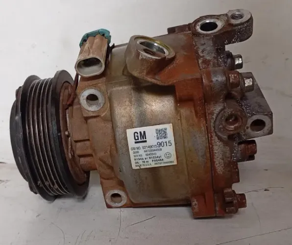 Compressor do ar condicionado do Chevrolet Onix Cobalt Prisma Tracker e Spin 1.0 1.4 e 1.8