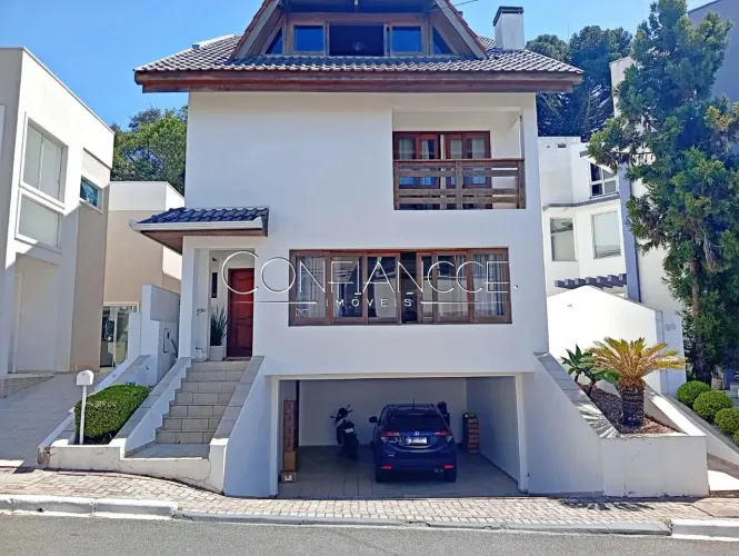 Casa em Condomínio Fechado Com 3 Quartos Para Alugar no Orleans, Curitiba - PR | Confiancc