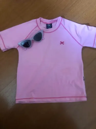 Camiseta de proteção solar Hering mais óculos sol tam 8