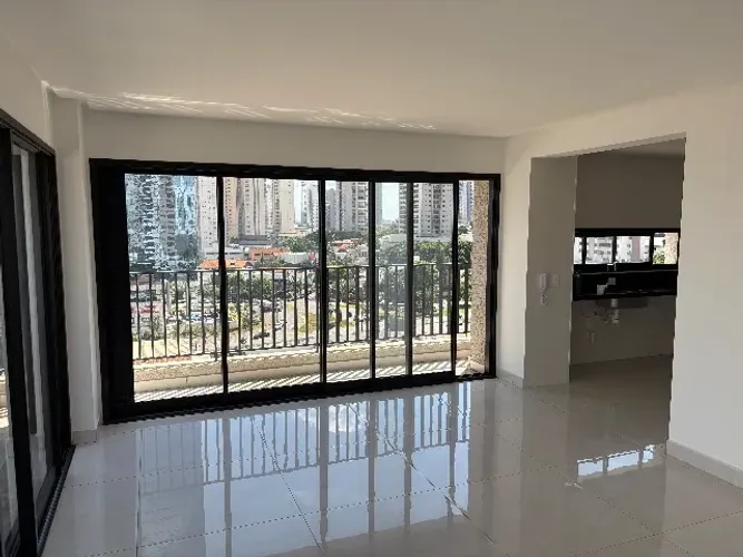 Vendo Apto St Bueno, ed Cristal Tower, 3 suítes plenas, 130 m2, 2 garagens paralelas.
