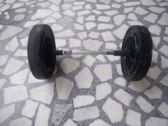2  Rodas grandes de  lixeira