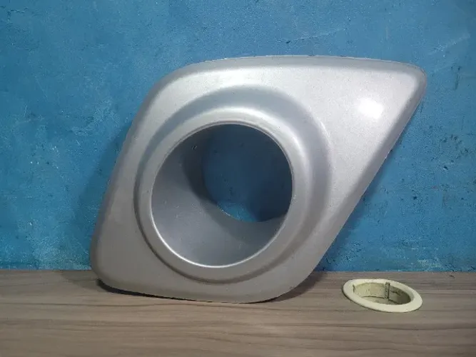 Moldura do Farol de milha Esquerdo Renault Sandero GT Line (Prata *5