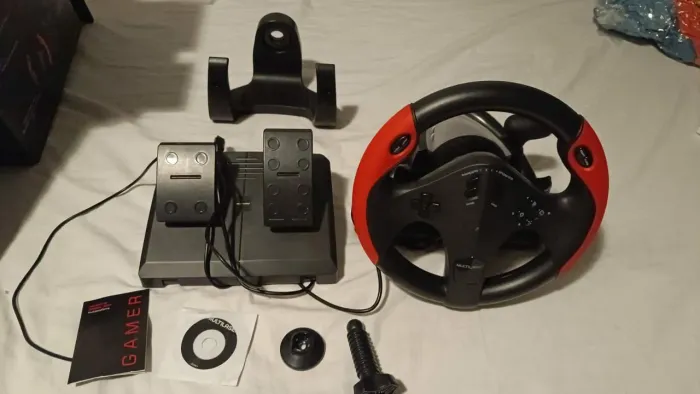 Volante Multilaser simulador Driving Force Pro para PC