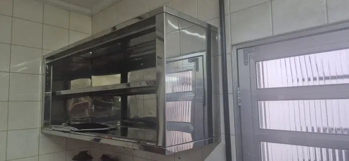 Armário em inox com portas de correr