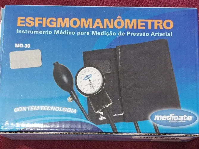 Esfigmomanômetro + estetoscópio 