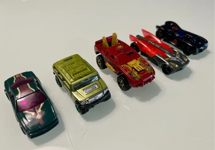Hot wheels Avengers raríssimos kit com 5 