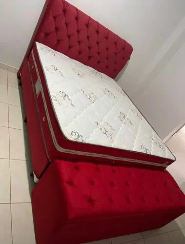 Cama Box Casal Vermelha Estofada - Conforto e Elegância