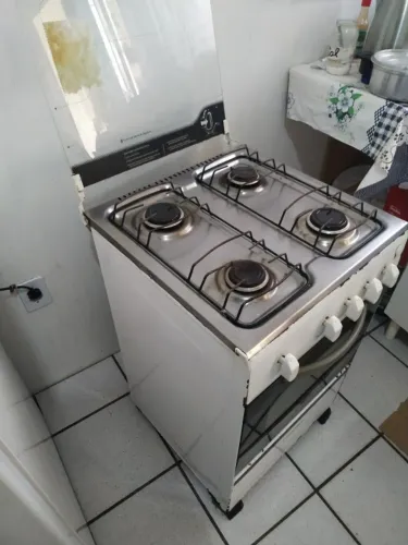 Fogão usado + geladeira com defeito