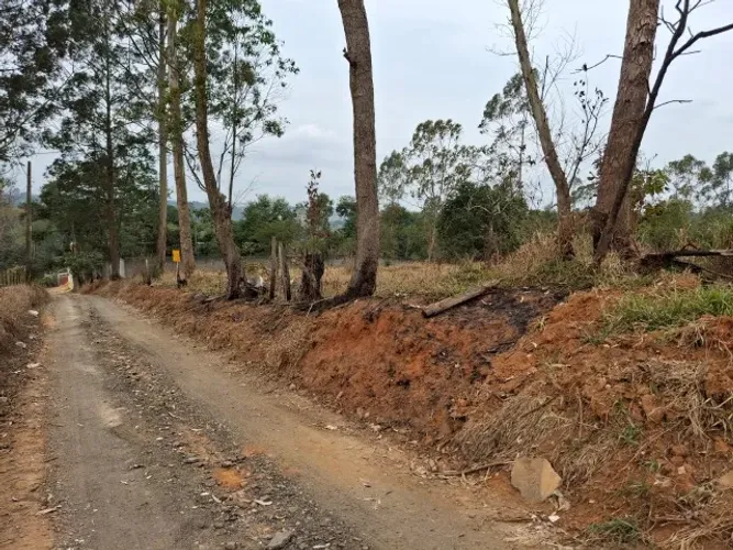 Terrenos para chácaras em Ferraz com 2.040m²