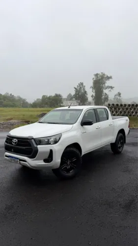 Toyota Hilux CD SR 4X4 2.8 TDI Diesel Aut. 2021