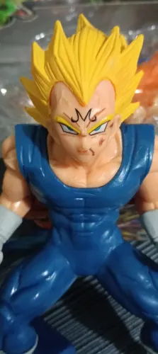 Majin Vegeta SSJ 2 Estatueta