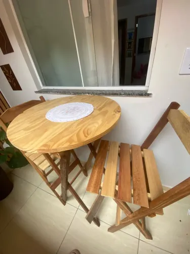 Jogo de mesa e cadeira madeira