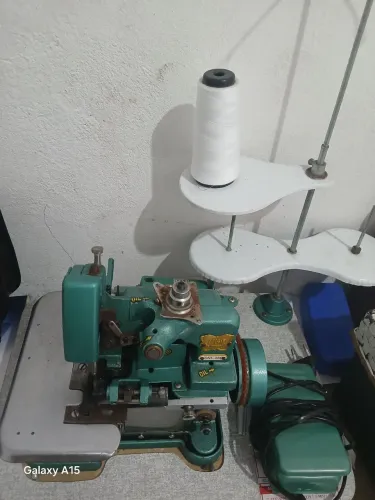Máquina overlok 