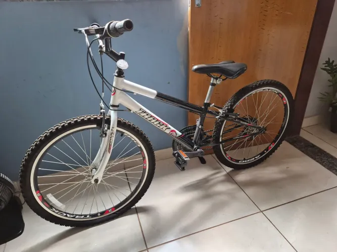 BICICLETA INFANTIL TRACK BIKES ARO 24 