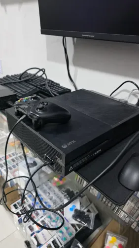 Console Xbox One com 1 controle original e cabos - Videogame com 1 manete