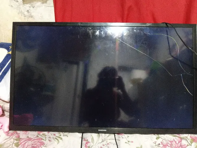 Uma tv 32polegada