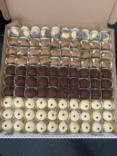 Doces e bolo pra festa