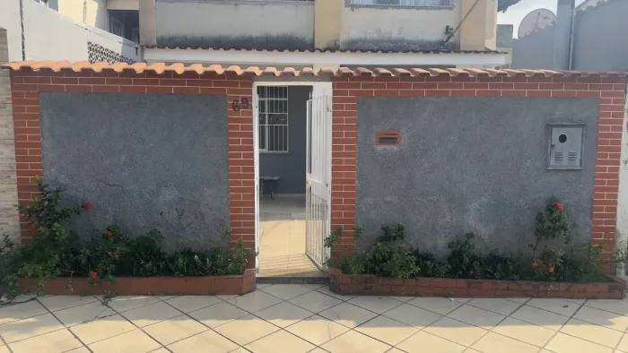 Alugo casa Califórnia, próximo à Universidade Estácio de Sá e da Granfino - Nova Iguaçu
