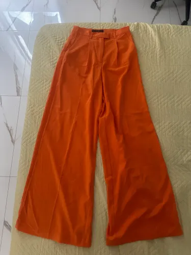 Calça laranja alfaiataria