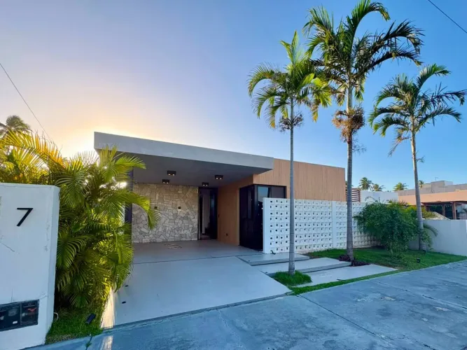 Casa de Alto Padrão no Condomínio Portal do Mar