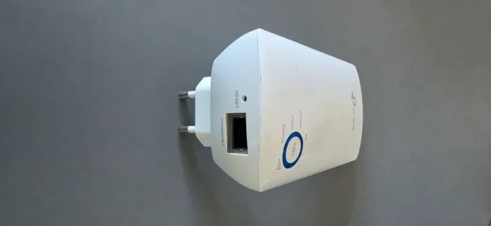 Repetidor de Sinal Wi-Fi TP-Link TL-WA850RE branco de 300 Mbps