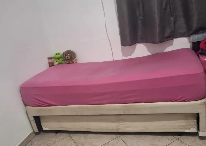 Cama de solteiro com auxiliar