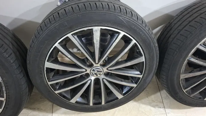 Rodas aro 17. 5 furos com pneus