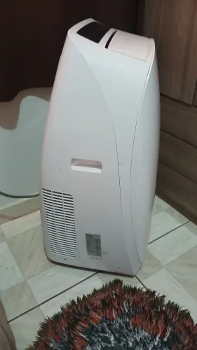 Ar condicionado portátil  11000 bteus , excelente ar condicionado  foi limpo recentemente.
