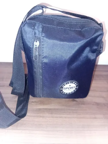 Bolsa pequena tiracolo