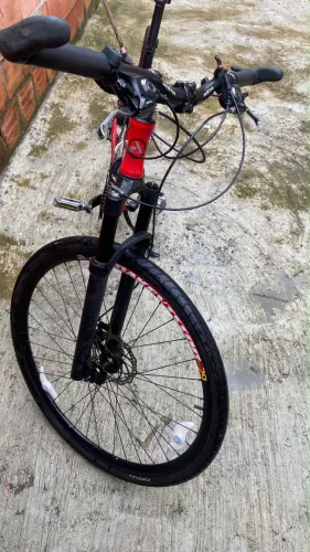 Bike aro 29 absolute garfo com trava. Tem conversa em preço