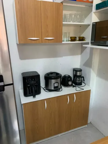ARMÁRIO + BALCÃO DE COZINHA AMADEIRADO EM MDF